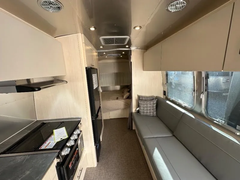 2026 Airstream Flying Cloud 23FB - Photo 2