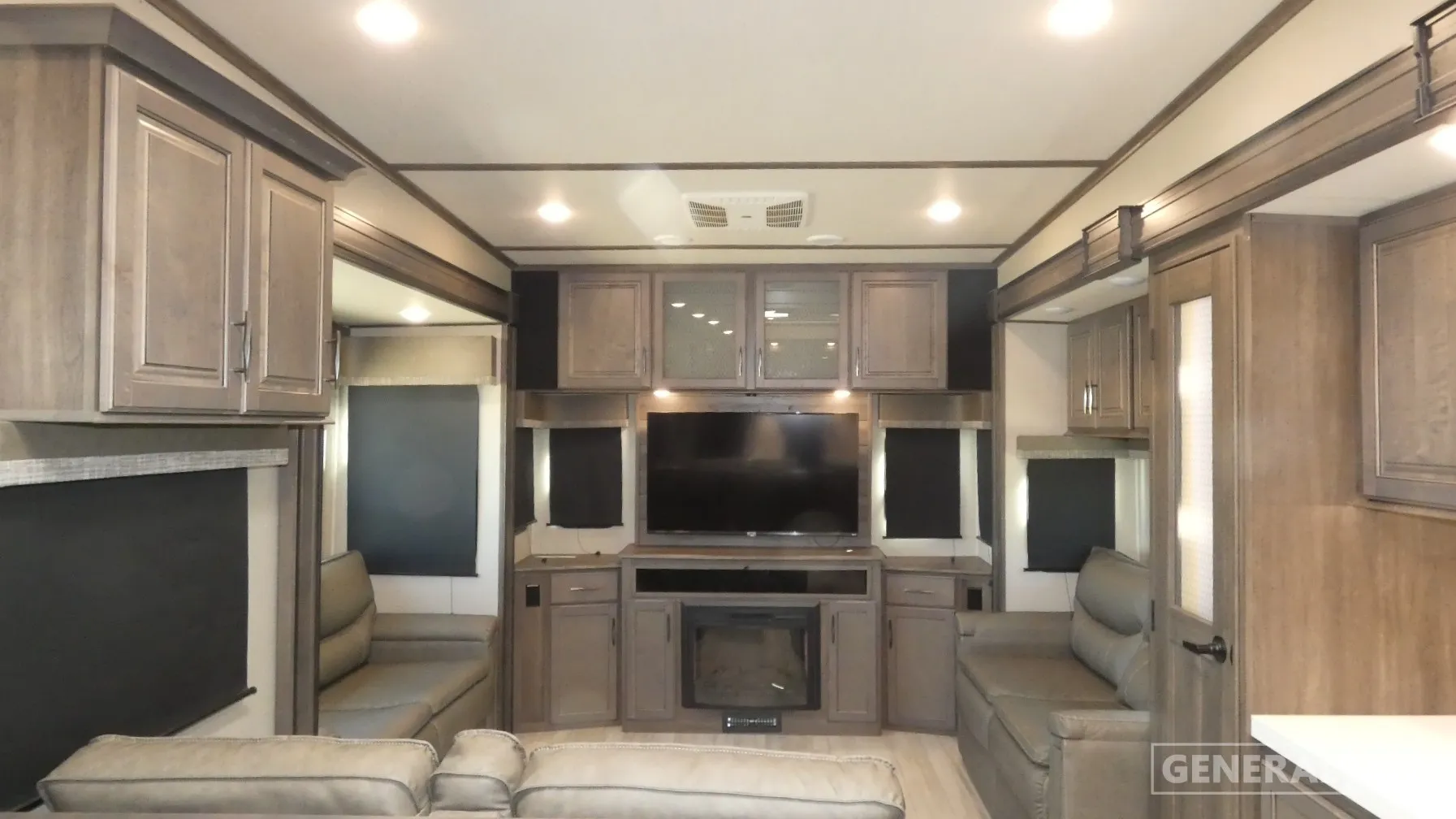 2022 Grand Design Solitude S-Class 3330RE - Photo 3
