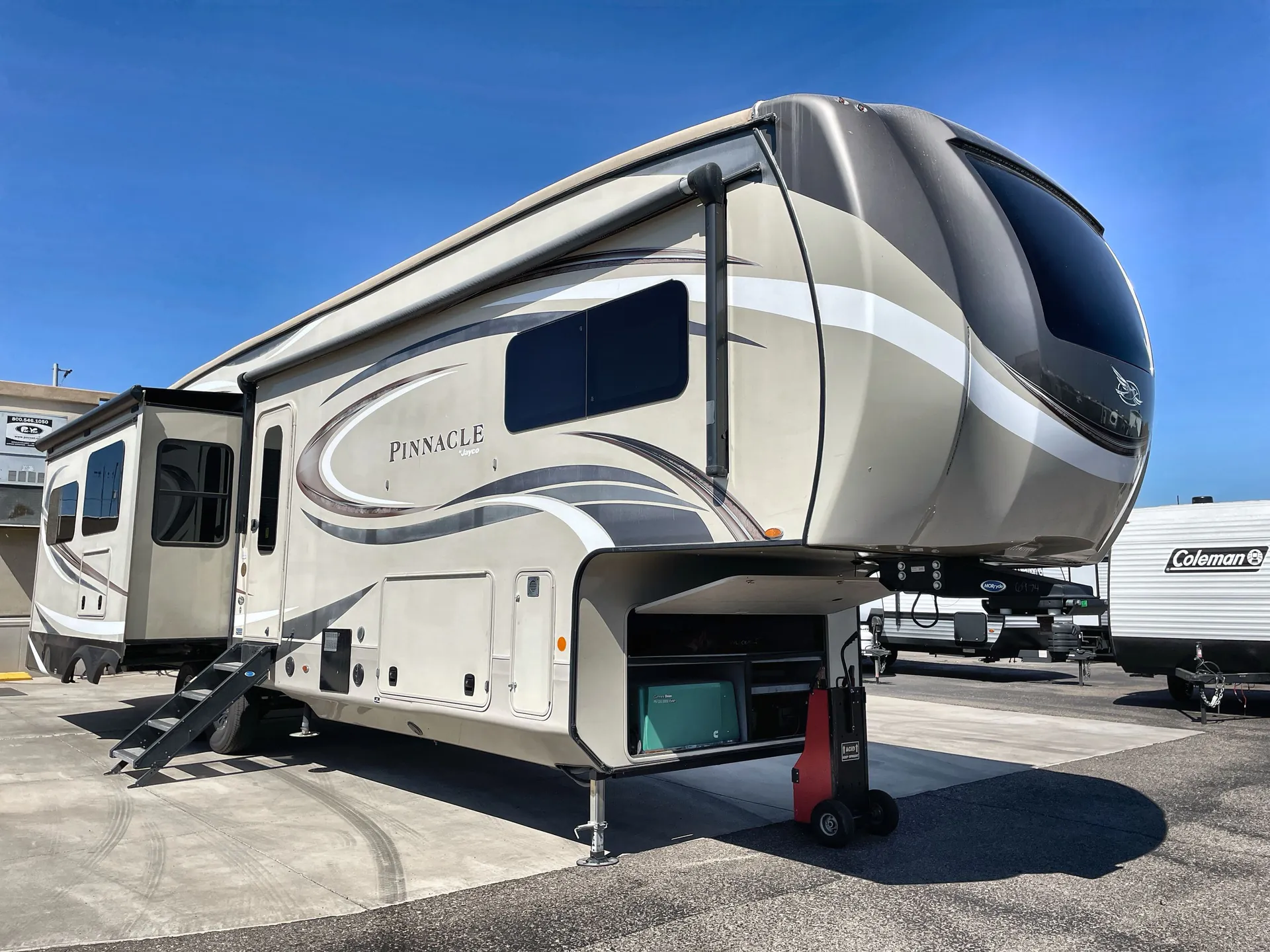 2019 Jayco Pinnacle 36SSWS - Photo 2