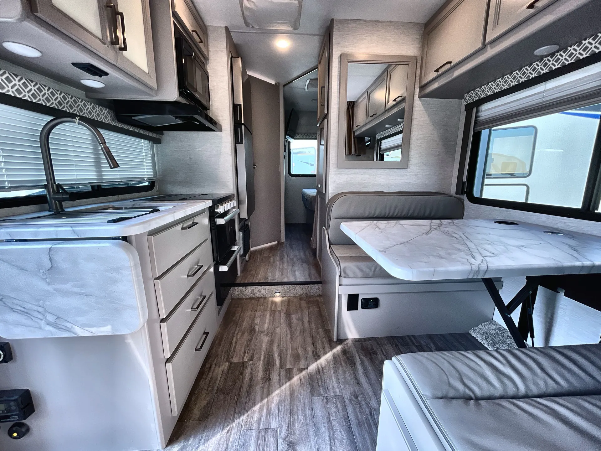 2024 Thor Motor Coach Coleman 22CM - Photo 3