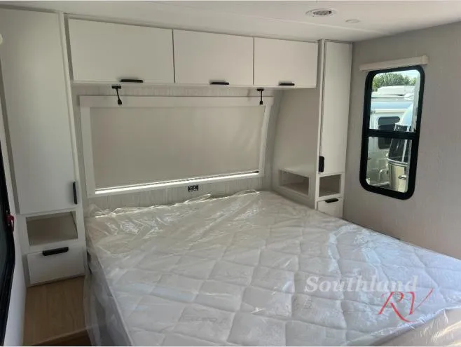 2026 Winnebago Thrive 22RBS - Photo 4