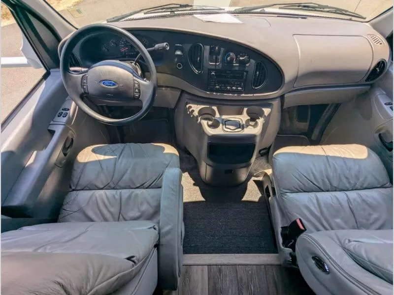 2003 Chinook Premier Used    Class C - Photo 4