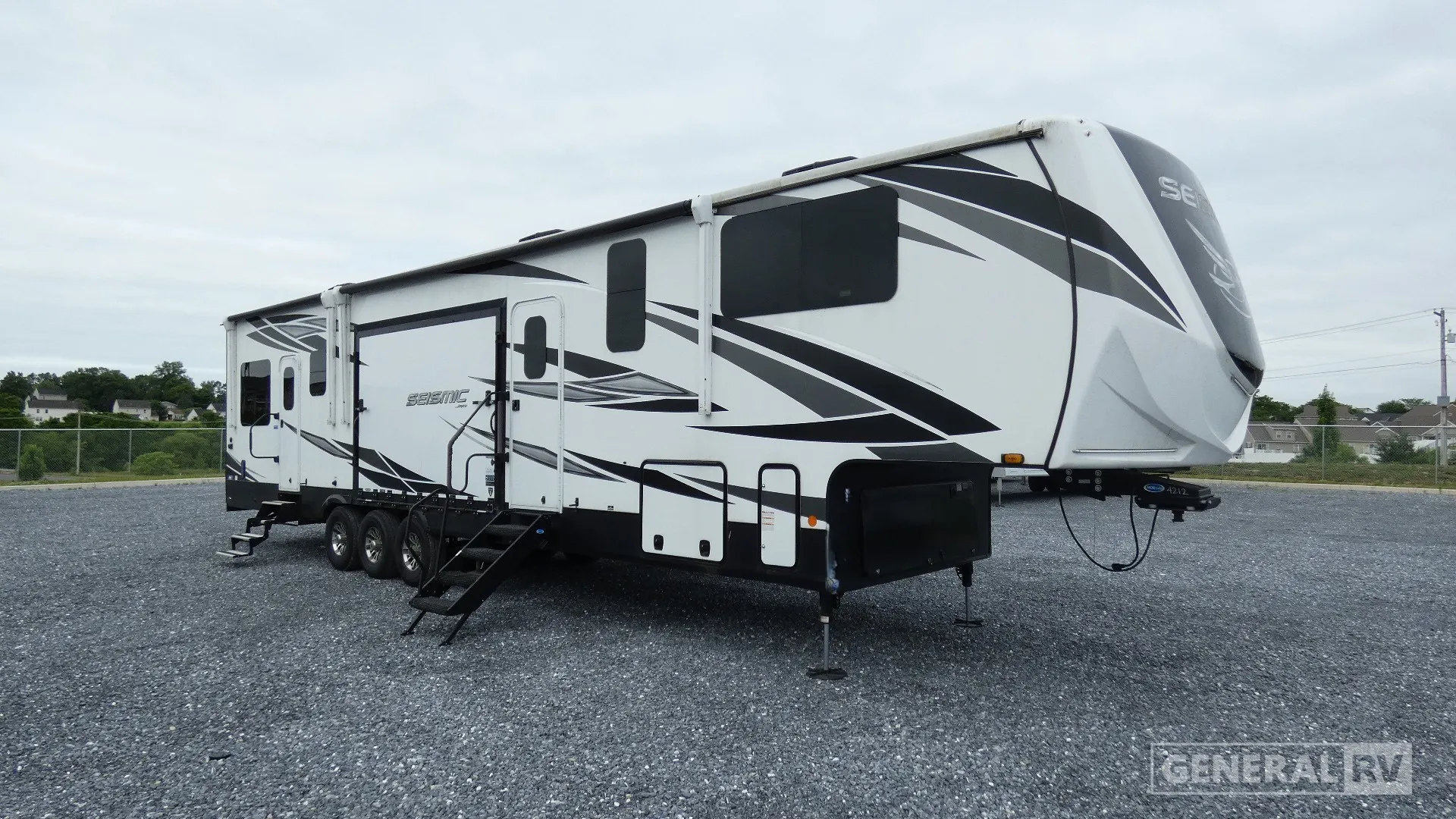 2021 Jayco Seismic 4212 - Photo 2