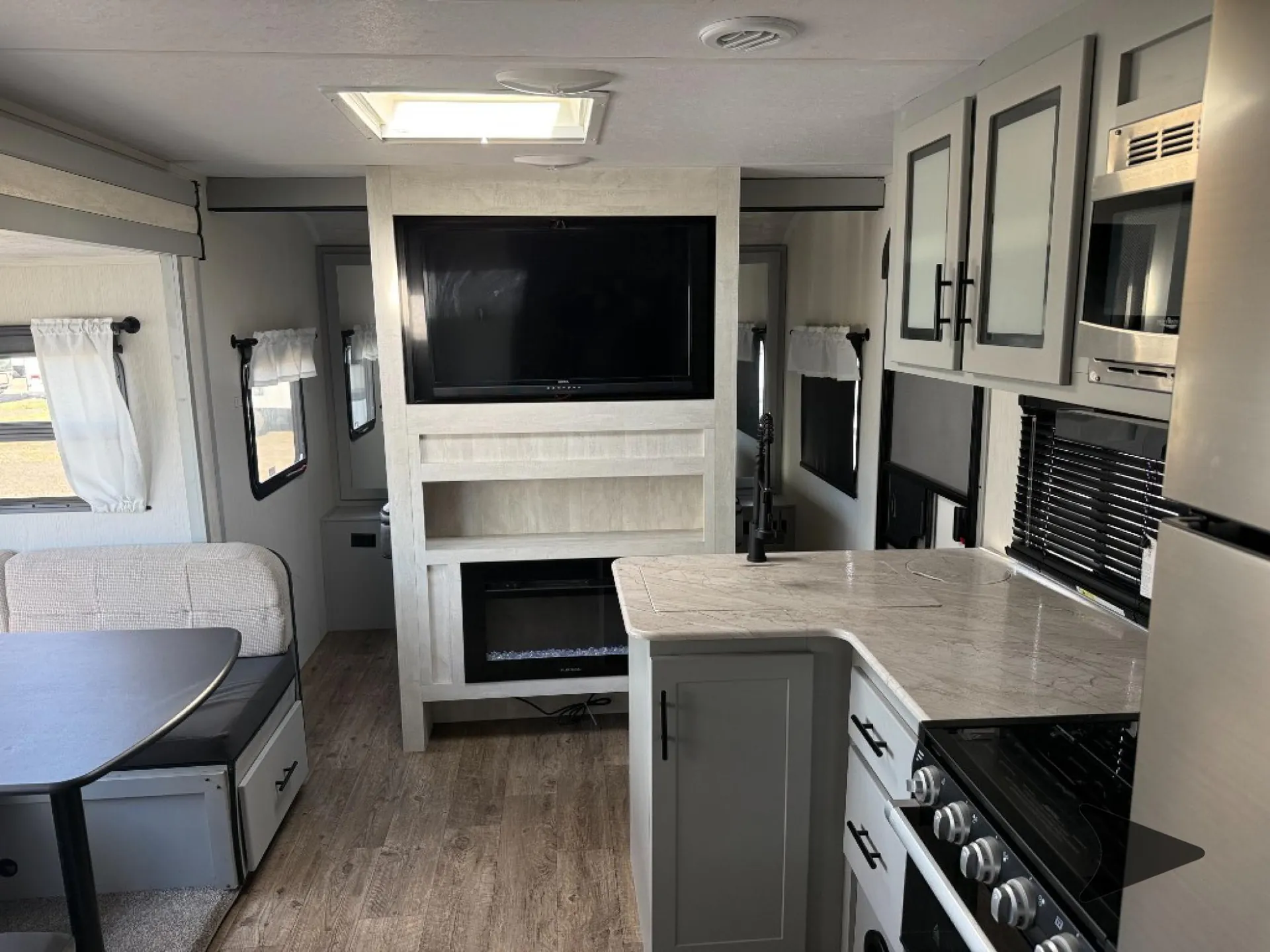 2023 Forest River Vibe 24DB - Photo 4