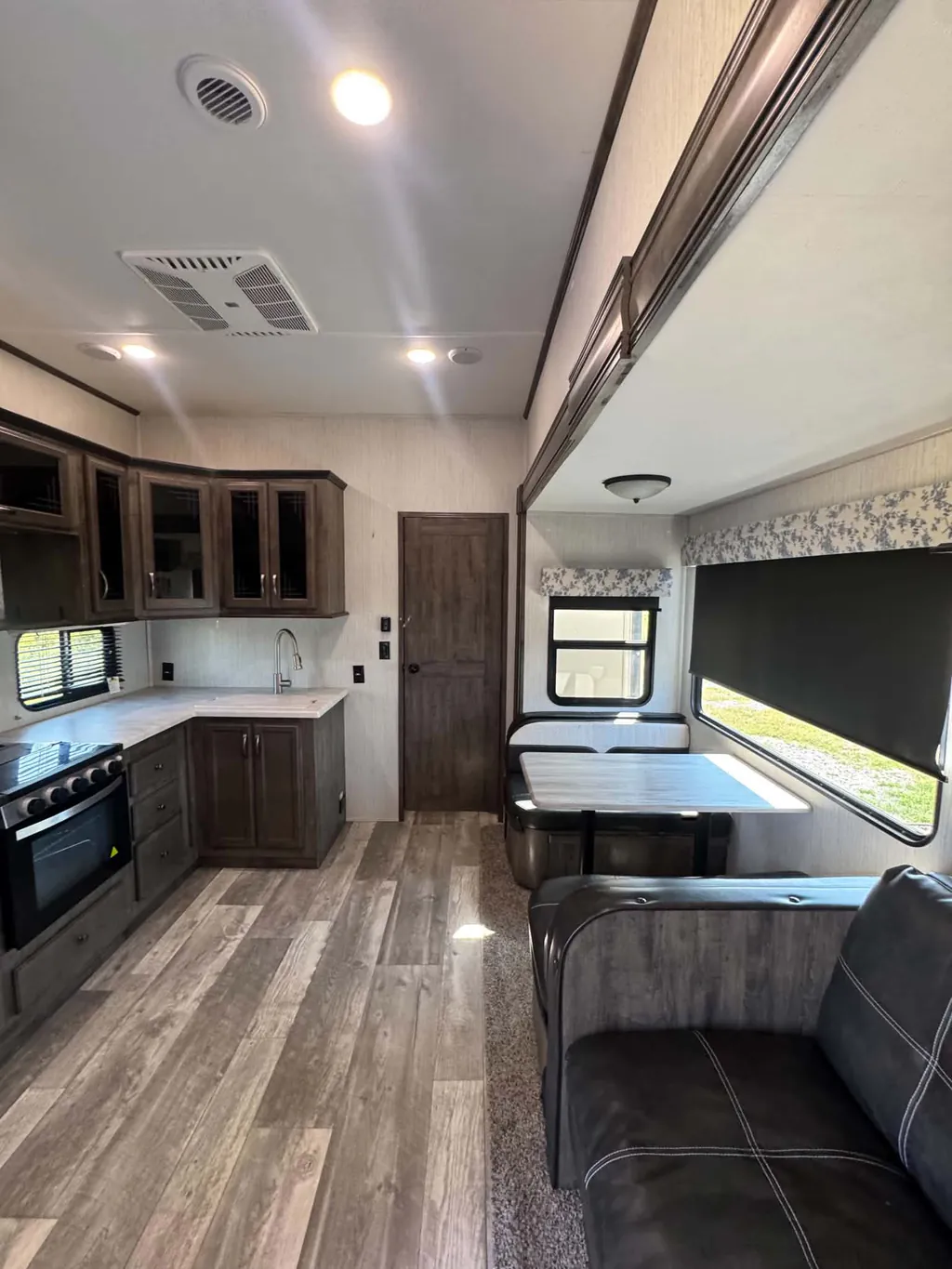 2021 Forest River Sandpiper 3330BH, Photos photo 10