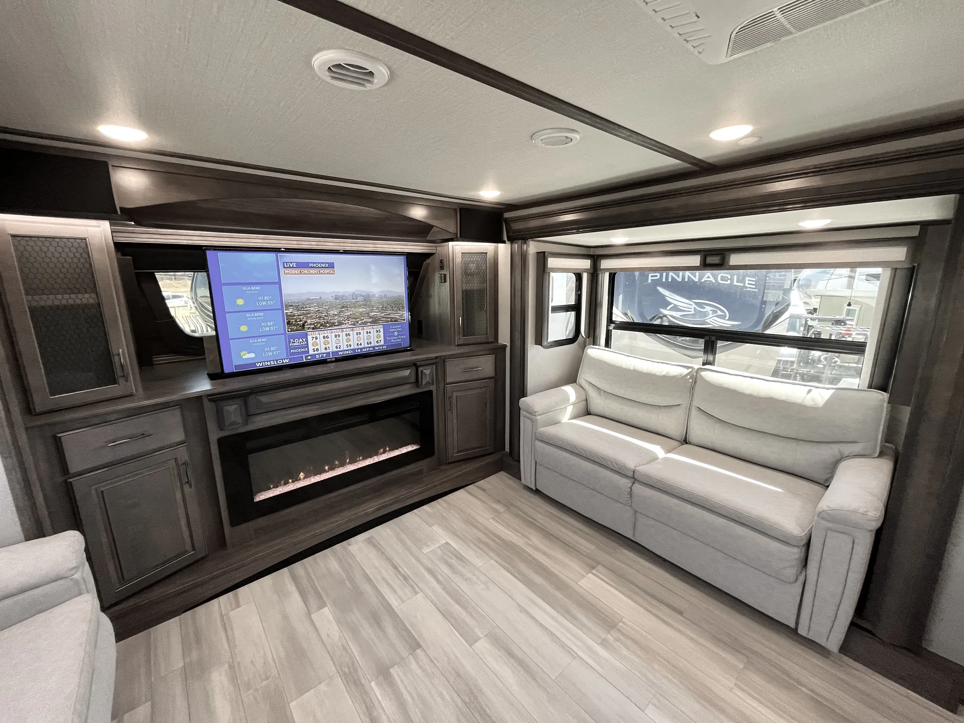 2022 Grand Design Solitude 382WB - Photo 4