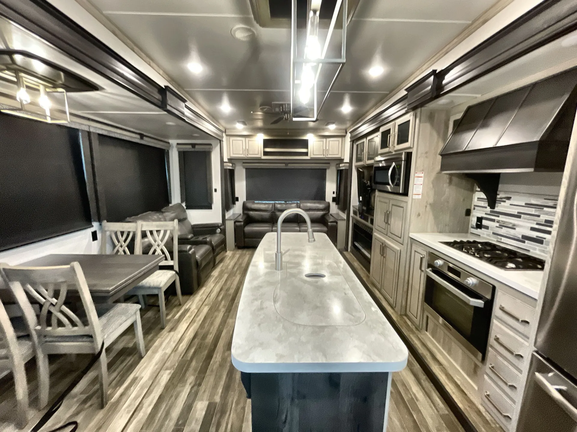 2021 Keystone Alpine 3650RL — living area main