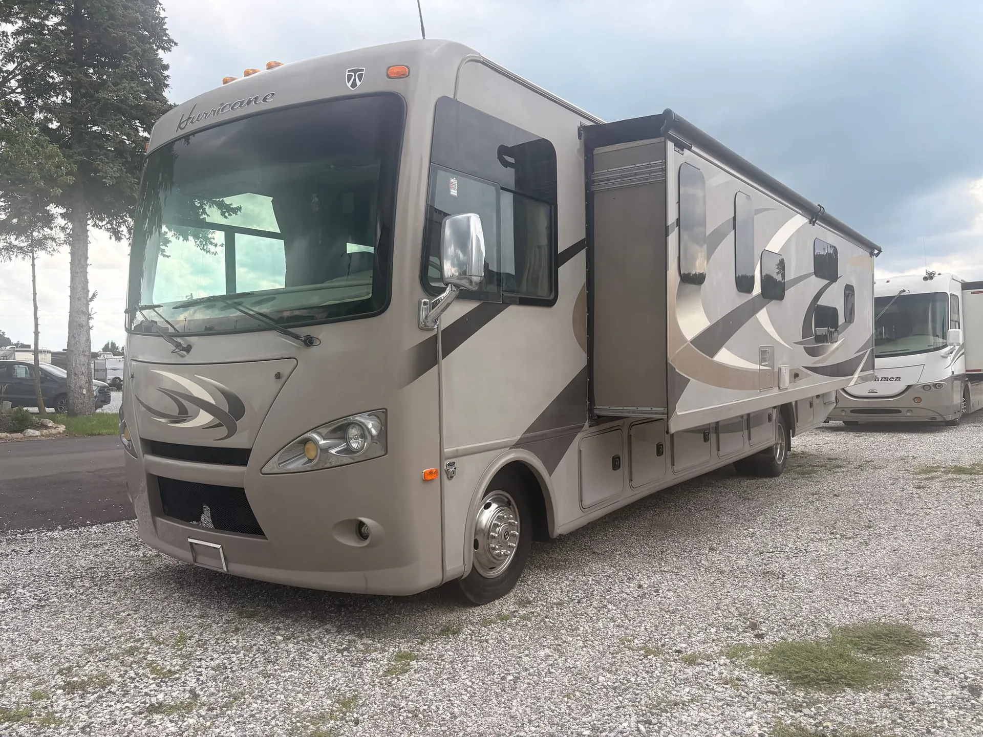 2016 Thor Motor Coach Hurricane 34J - Photo 4