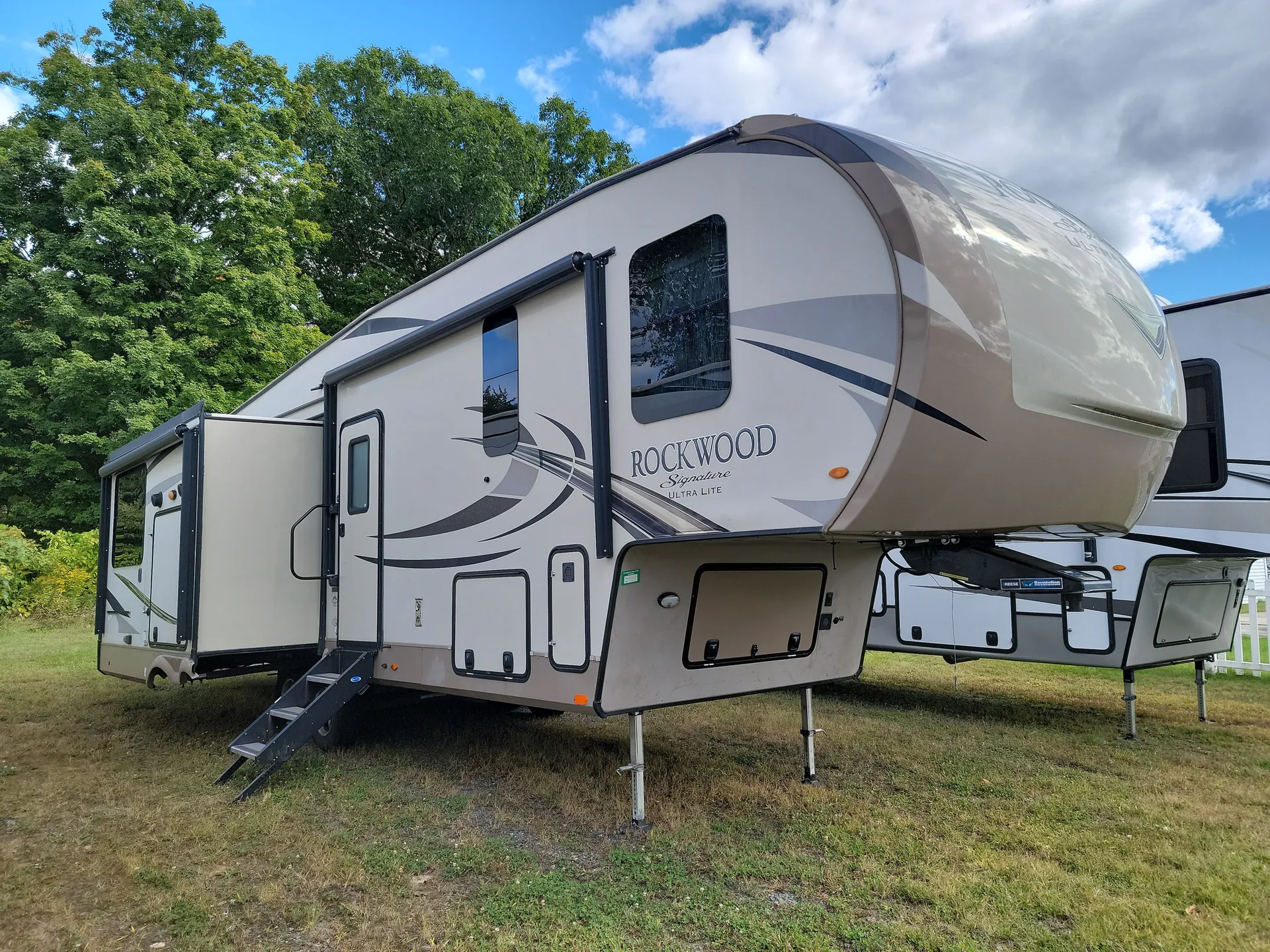 2018 Forest River Rockwood Signature Ultra Lite 8290BS - Photo 2