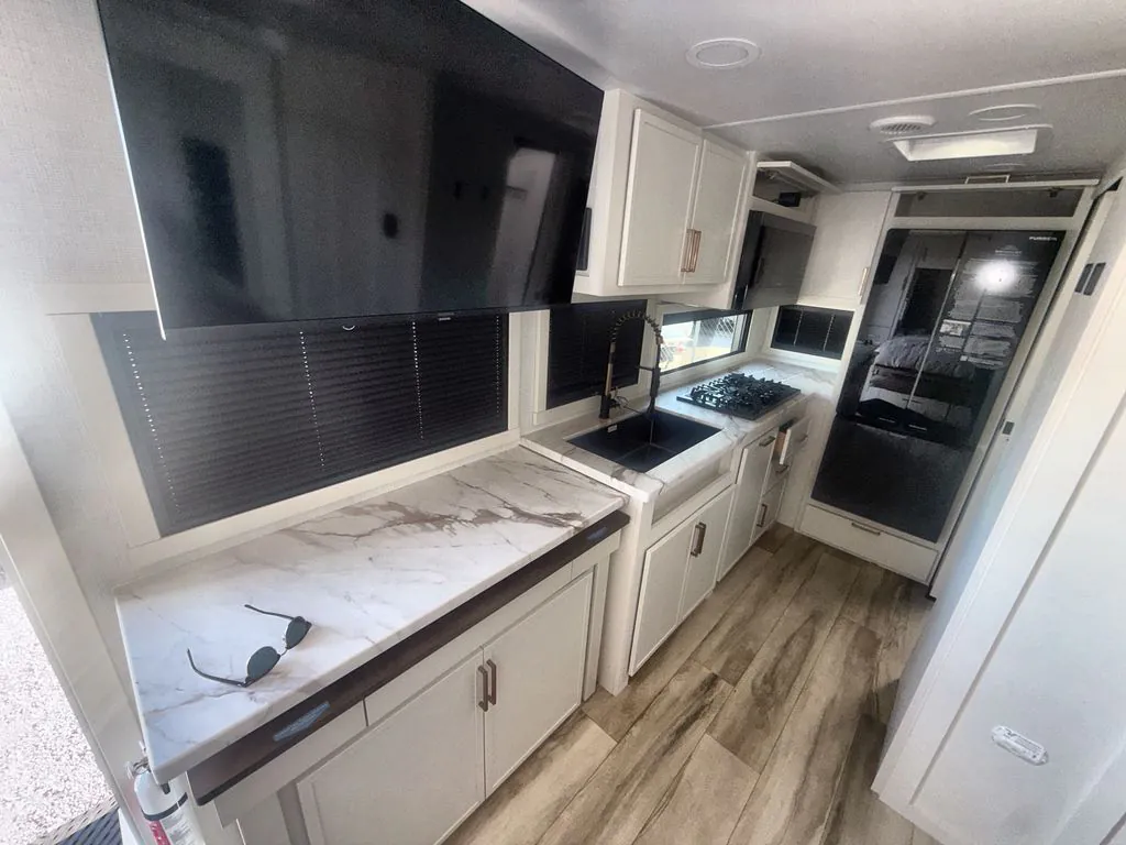 2026 Brinkley Model Ix 20X, Photos photo 12
