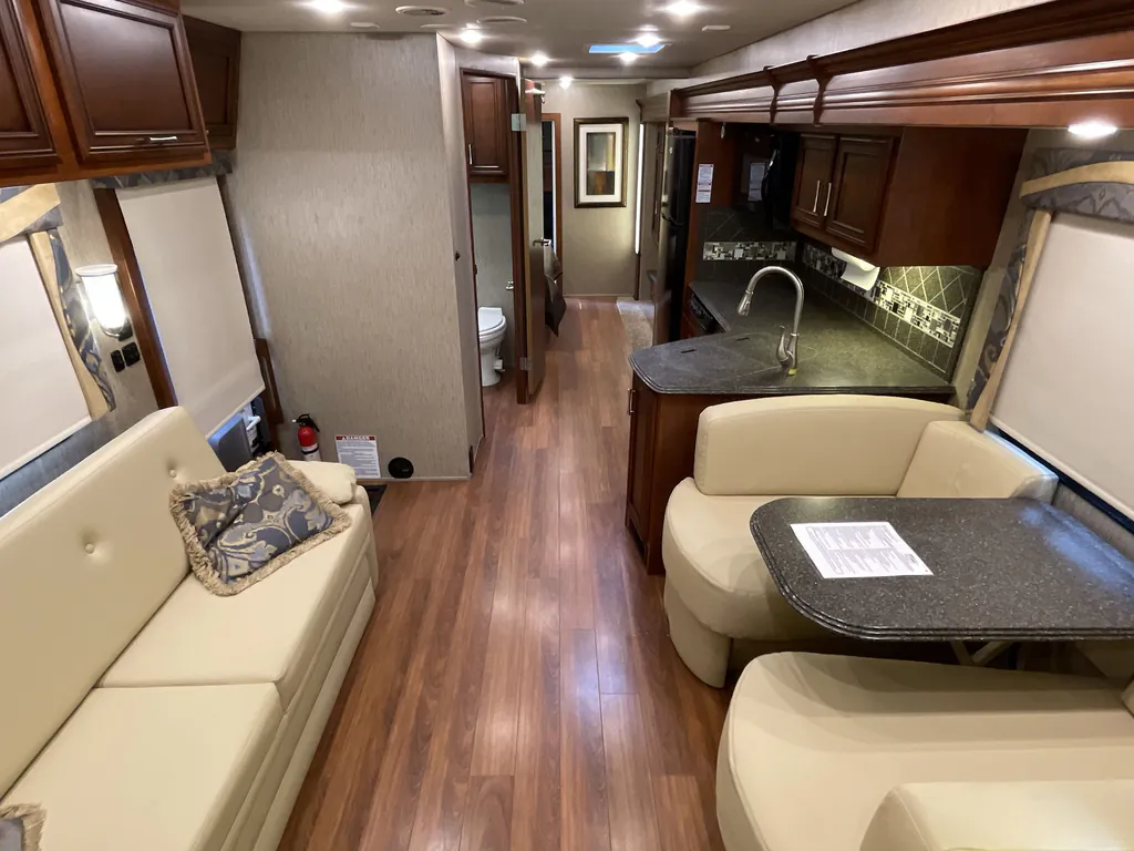 2016 Newmar Canyon Star 3921, Photos photo 2