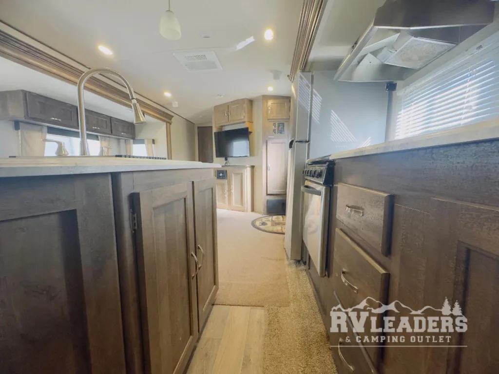 2017 Forest River Vibe 313BHS, Photos photo 5