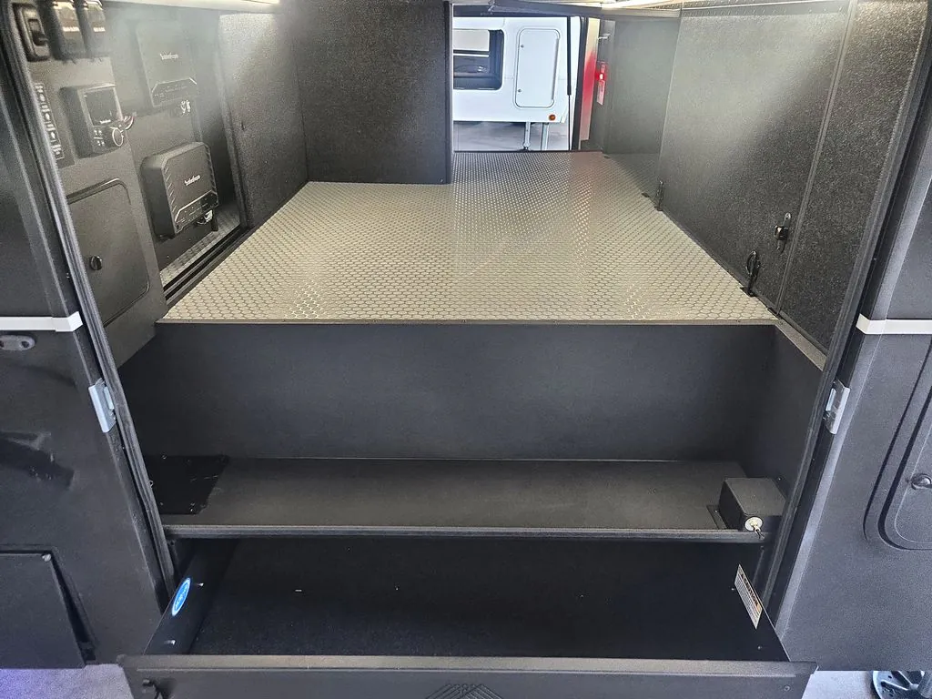 2026 Brinkley Model G 4170, Photos photo 15