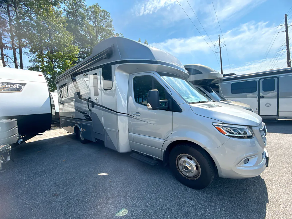 2024 Tiffin Wayfarer 25 RLW, Photos photo 5