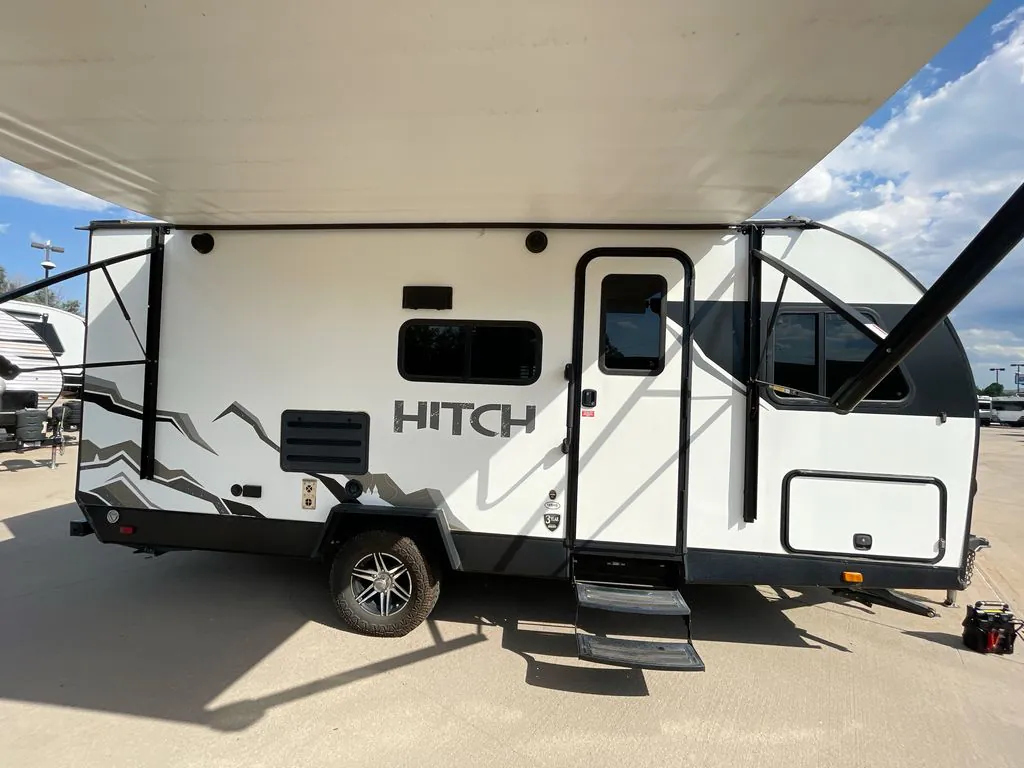 2022 Cruiser RV Hitch 18BHS - Photo 2