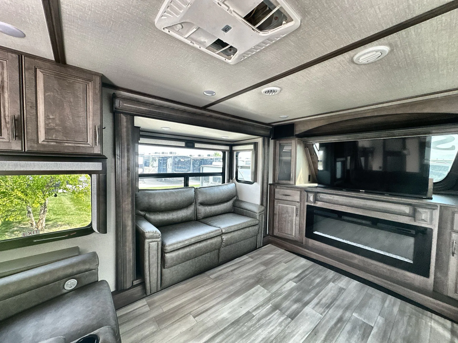 2022 Grand Design Solitude 380FL - Photo 2