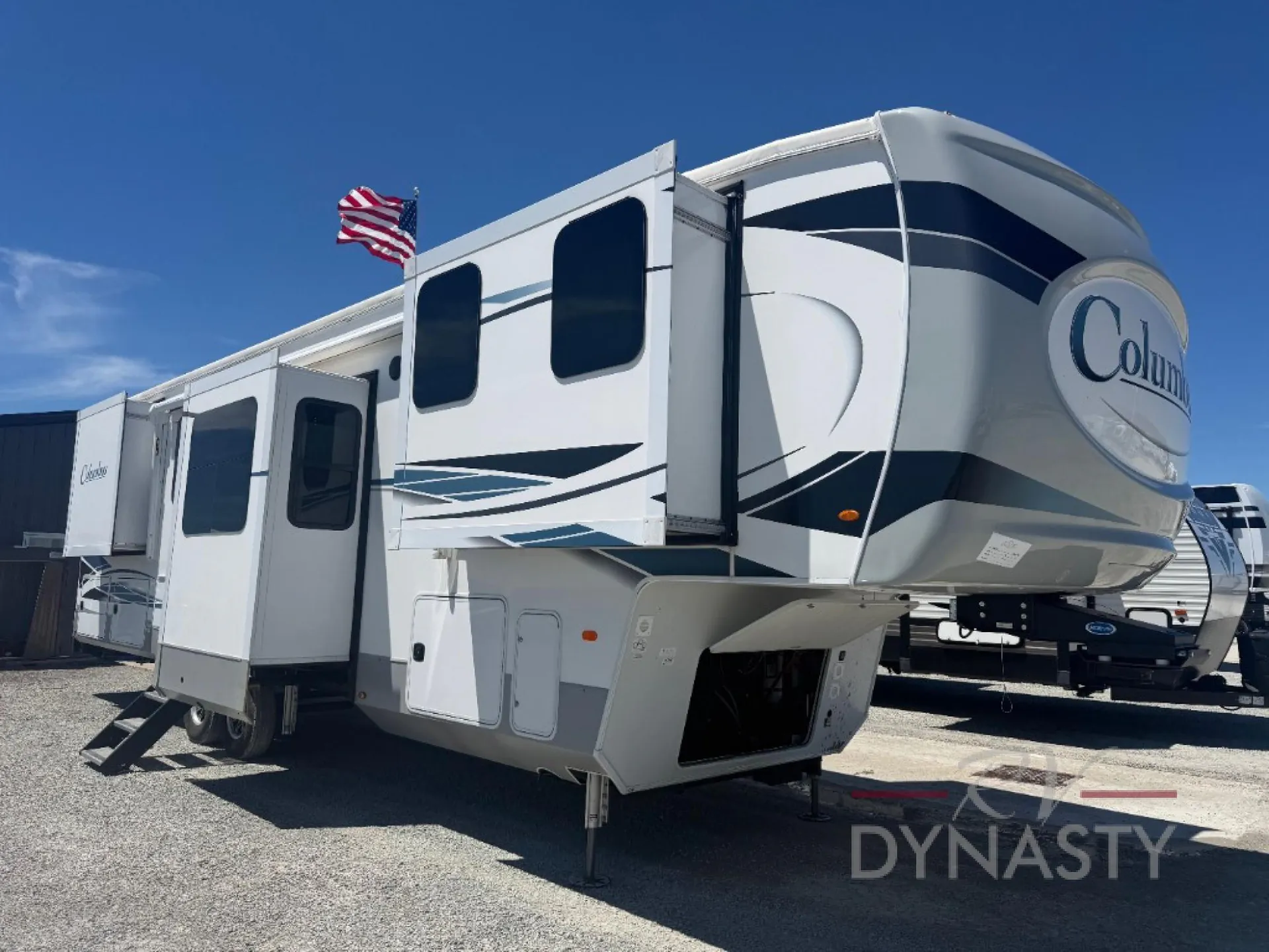 2022 Palomino Columbus 388FK - Photo 2