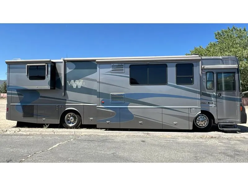 2005 Winnebago Vectra 36RD - Photo 2