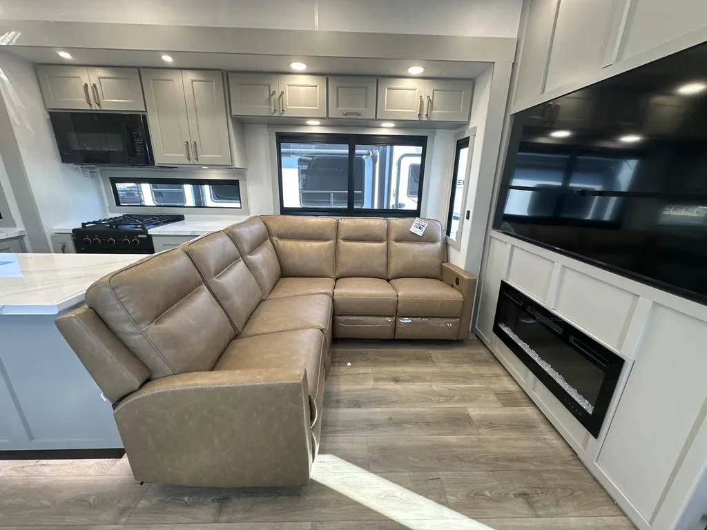 2026 Brinkley Model G 3950, Photos photo 5