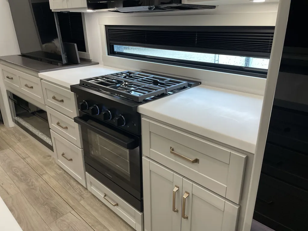 2026 Brinkley Model Z 3600, Photos photo 19