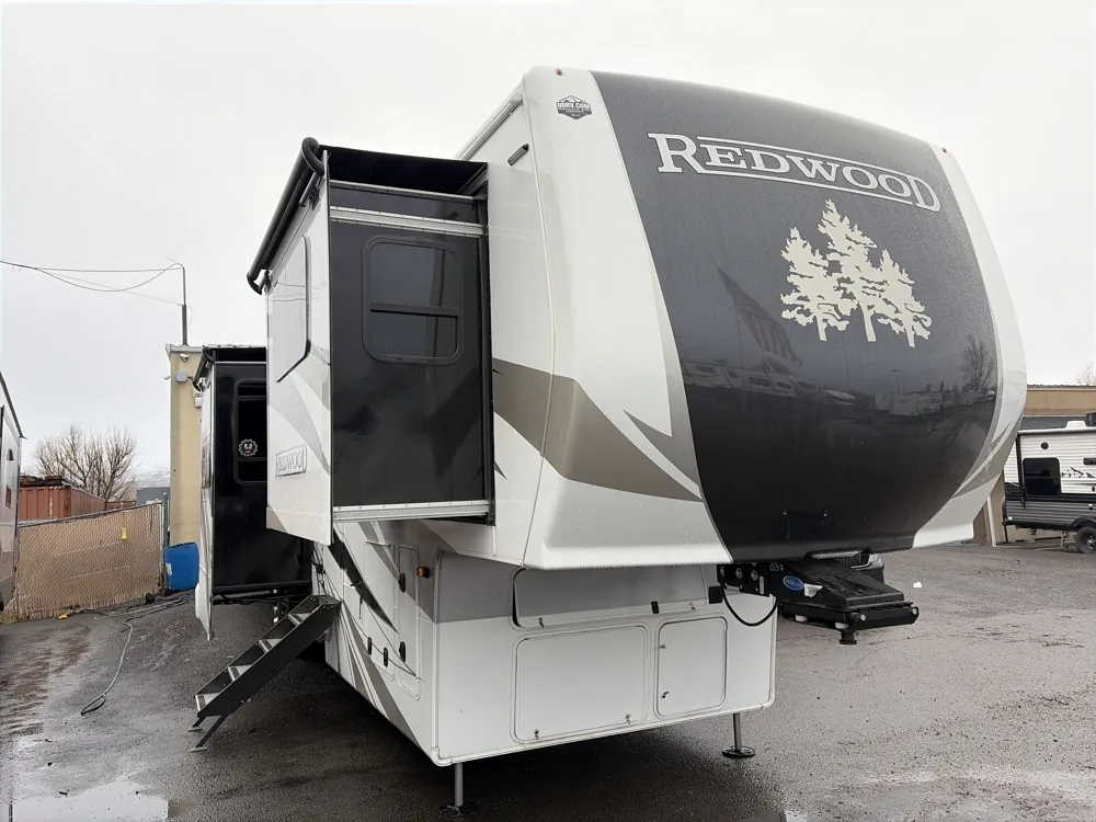 2023 crossroads Redwood 4200FL - Photo 2