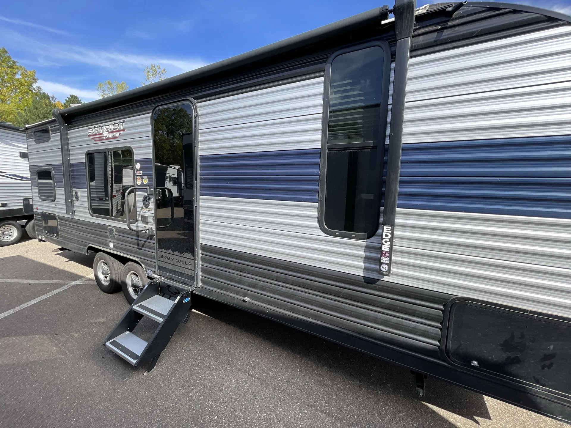2022 Forest River Cherokee Grey Wolf 26DJSE — campside