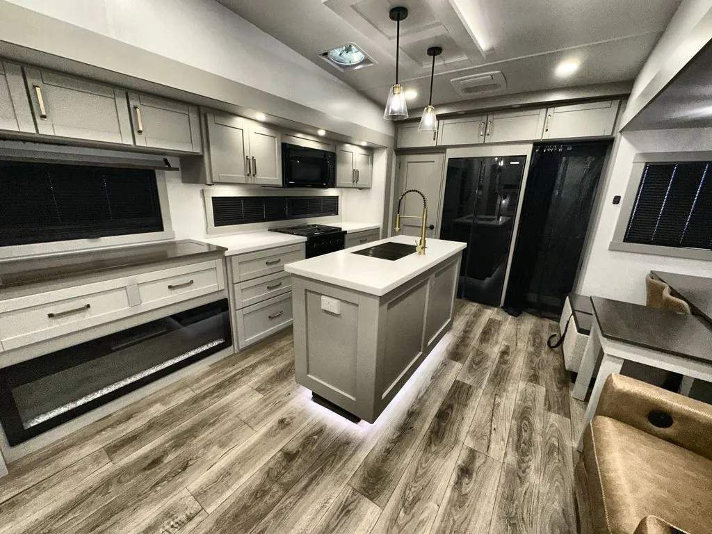 2025 Brinkley Model Z 3400, Photos photo 8