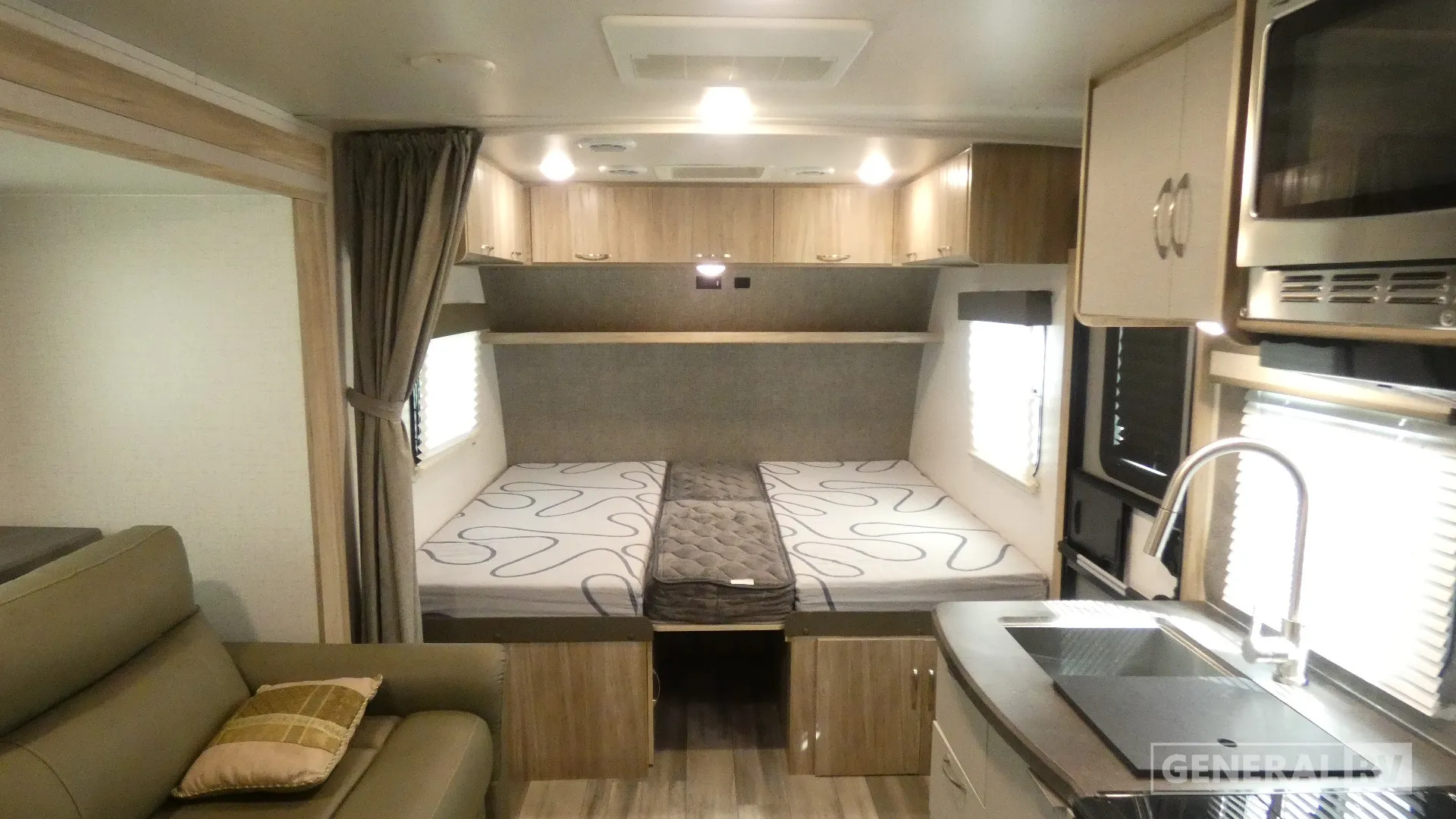 2021 Winnebago Micro Minnie 2108TB - Photo 3