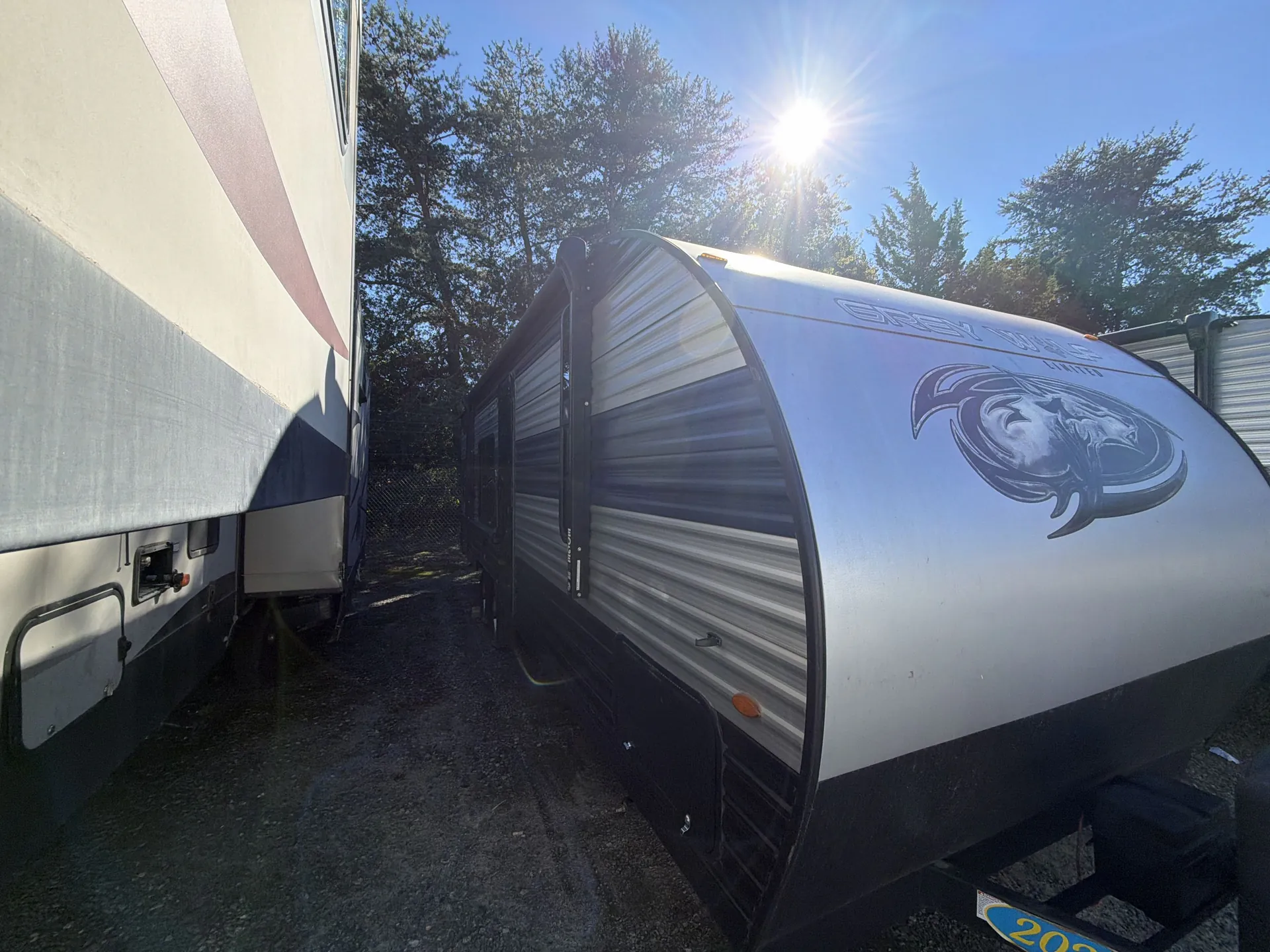 2022 Forest River Cherokee Grey Wolf 26DJSE — campside