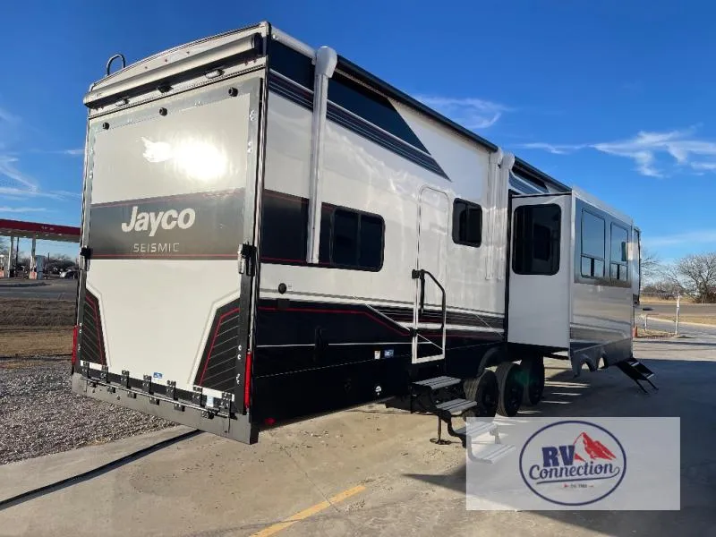 2026 Jayco Seismic 395 - Photo 3