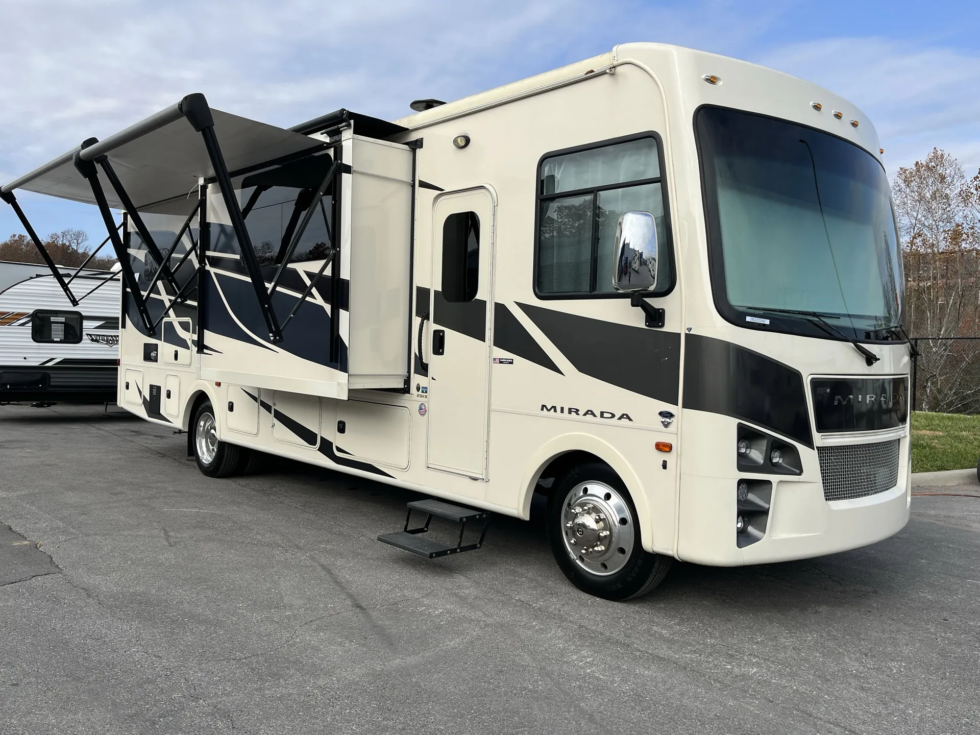 2022 Coachmen Mirada 315KS - Photo 2