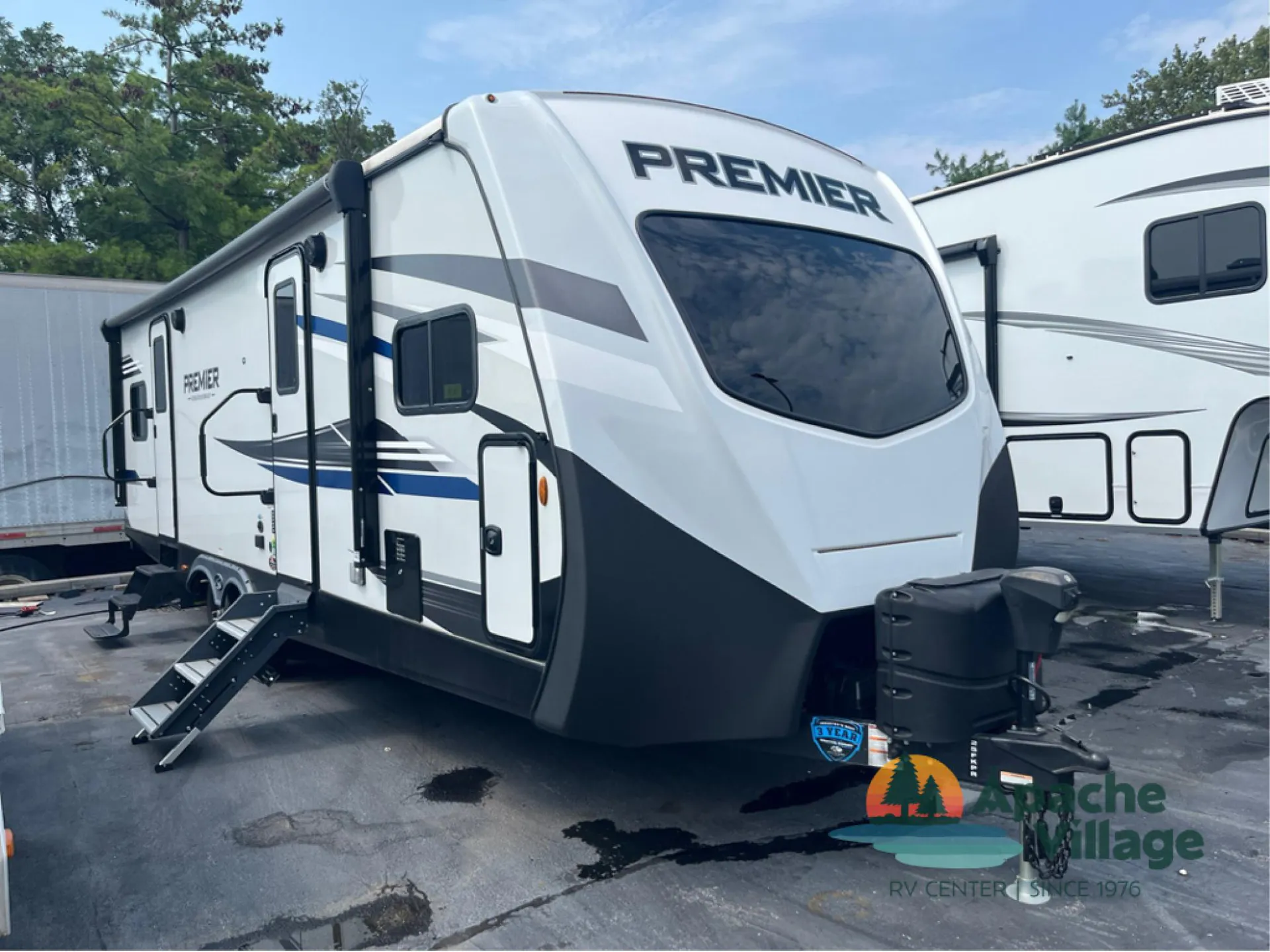 2023 Keystone Premier 25FKPR - Photo 2