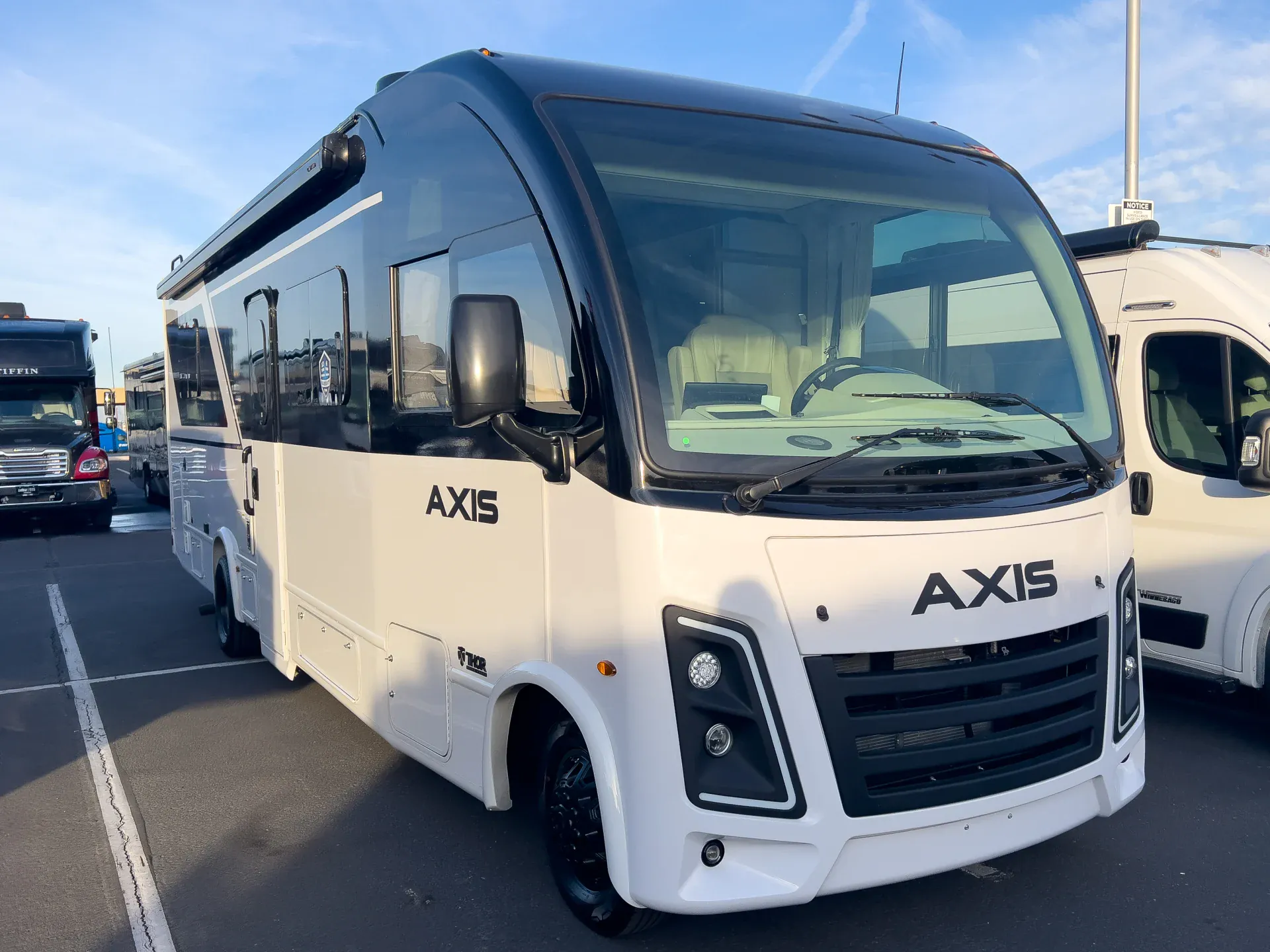 2026 Thor Motor Coach Axis 281 - Photo 2
