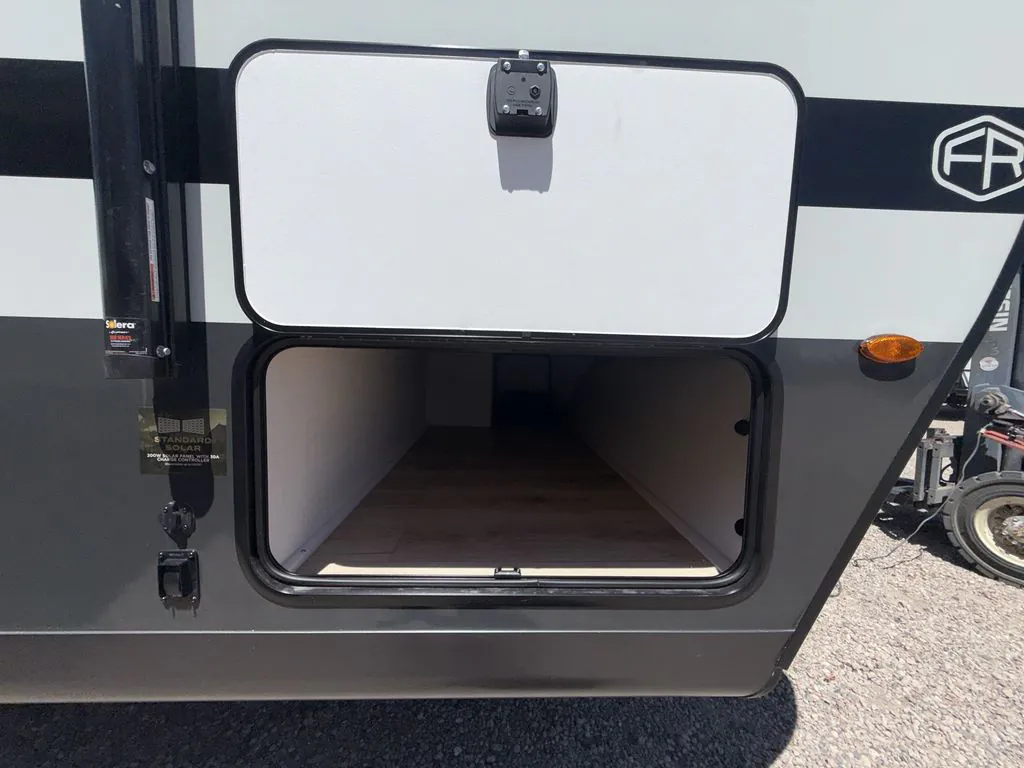 2027 Forest River Rockwood Mini Lite 2109S — Photo 5