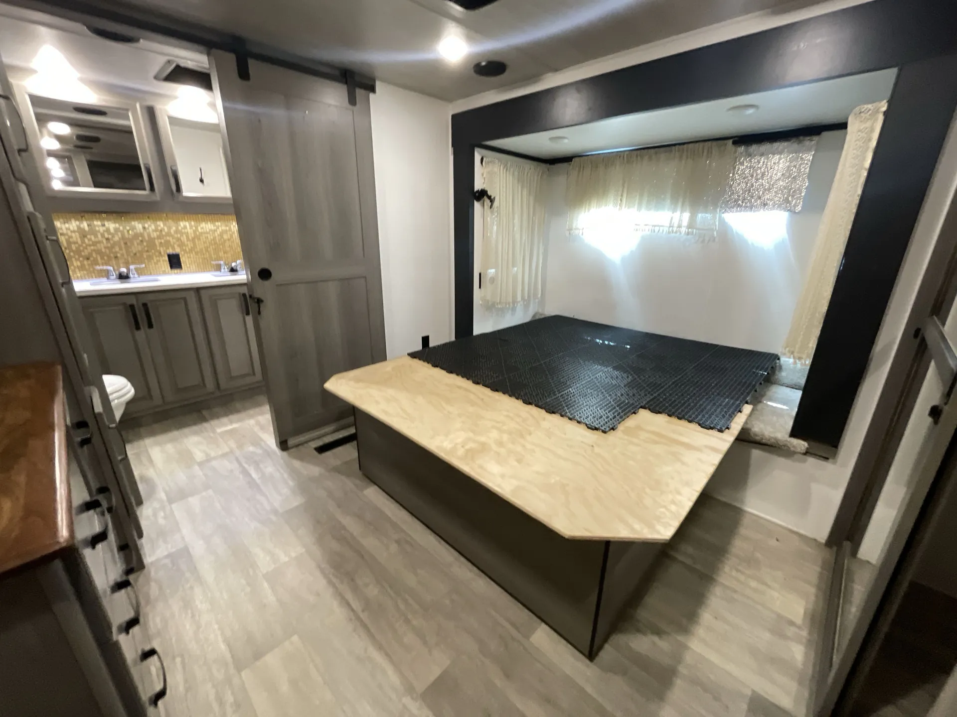 2021 Keystone Montana 3761FL — living area main