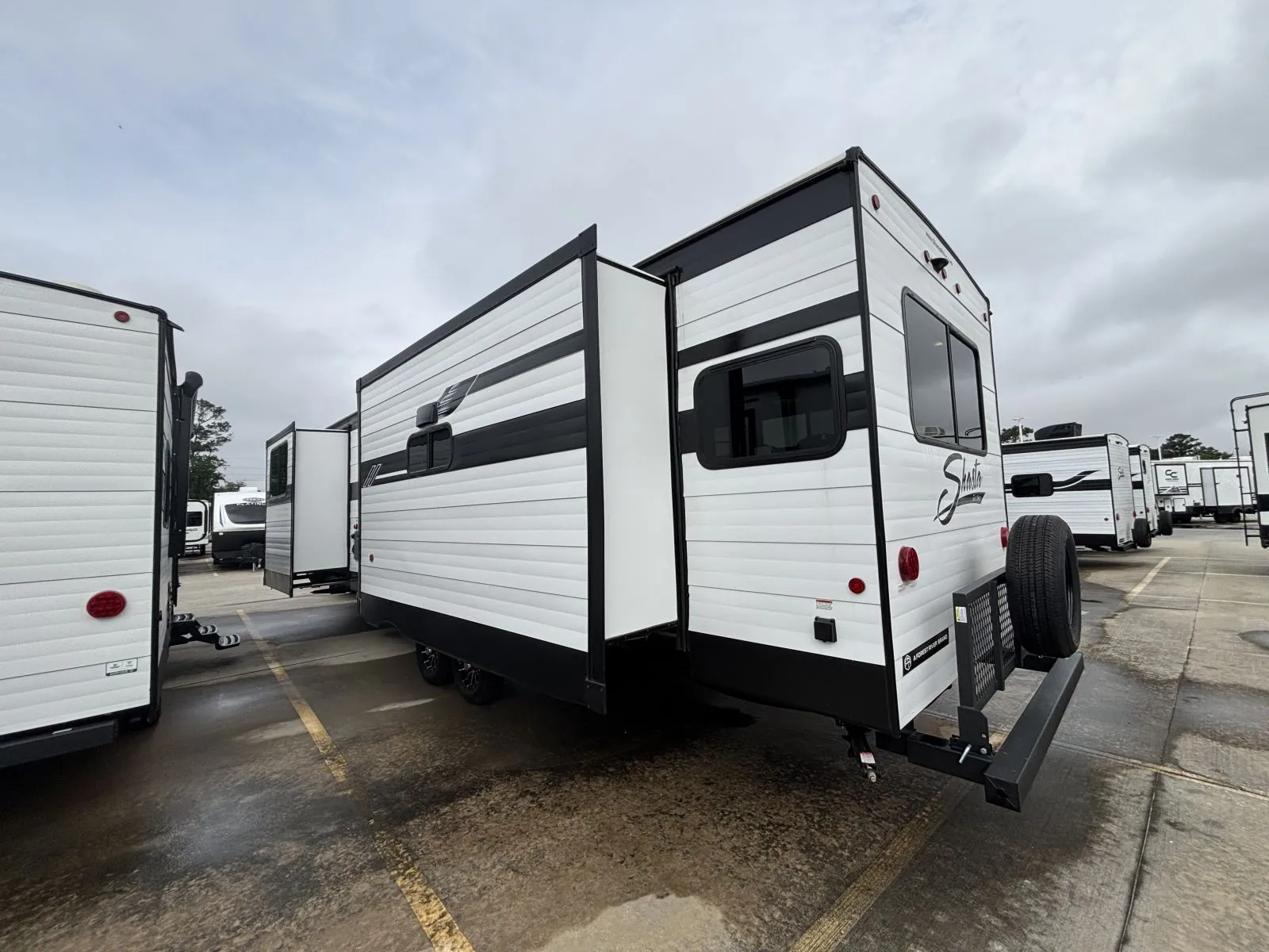 2026 Forest River SHASTA OASIS 33RLTS Travel Trailer - Photo 4