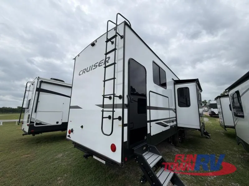2025 CrossRoads Cruiser 37LF - Photo 3