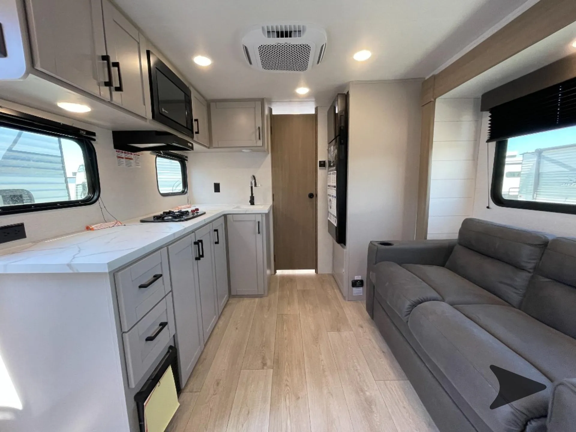 2027 Jayco Jay Flight 180LKW - Photo 3