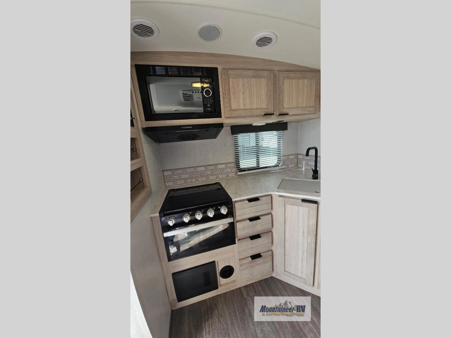 2022 Cruiser RV Shadow Cruiser 248RKS - Photo 4