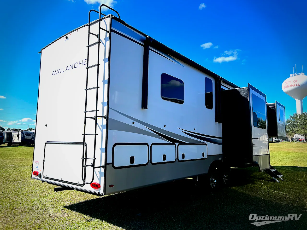 2023 Keystone Avalanche 360FL - Photo 4