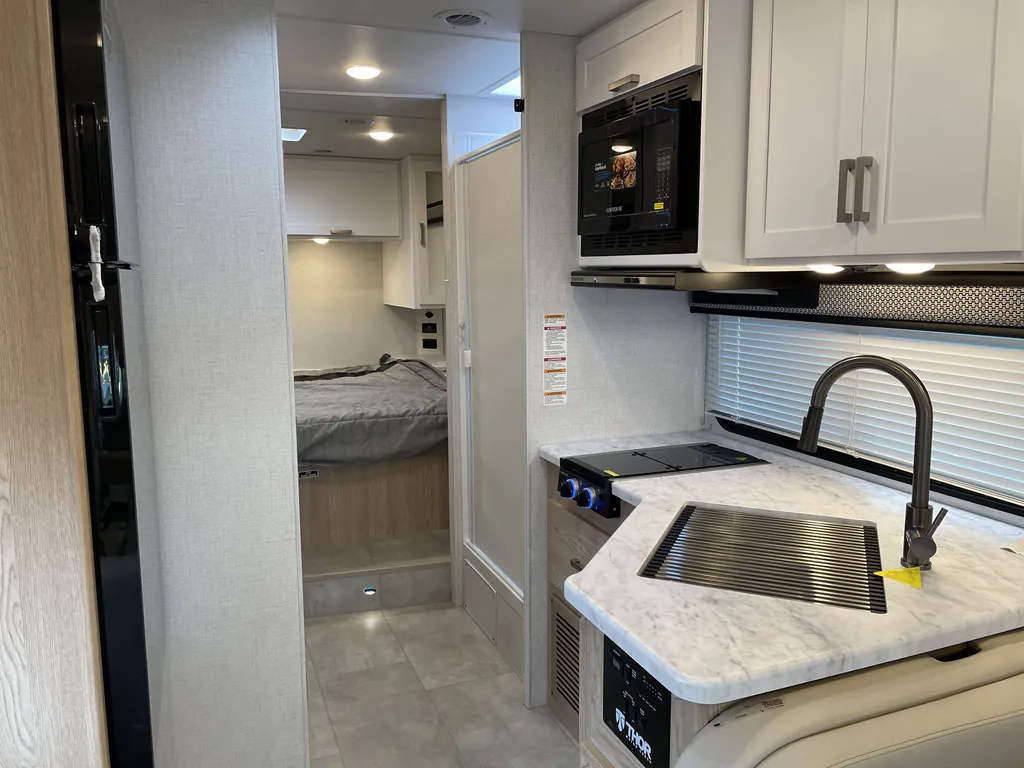 2026 Thor Motor Coach Freedom Elite 28HZ, Photos photo 28