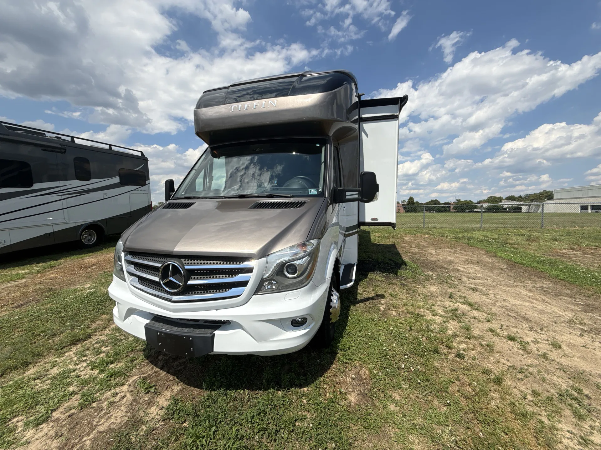 2019 Tiffin Wayfarer 25 QW - Photo 2
