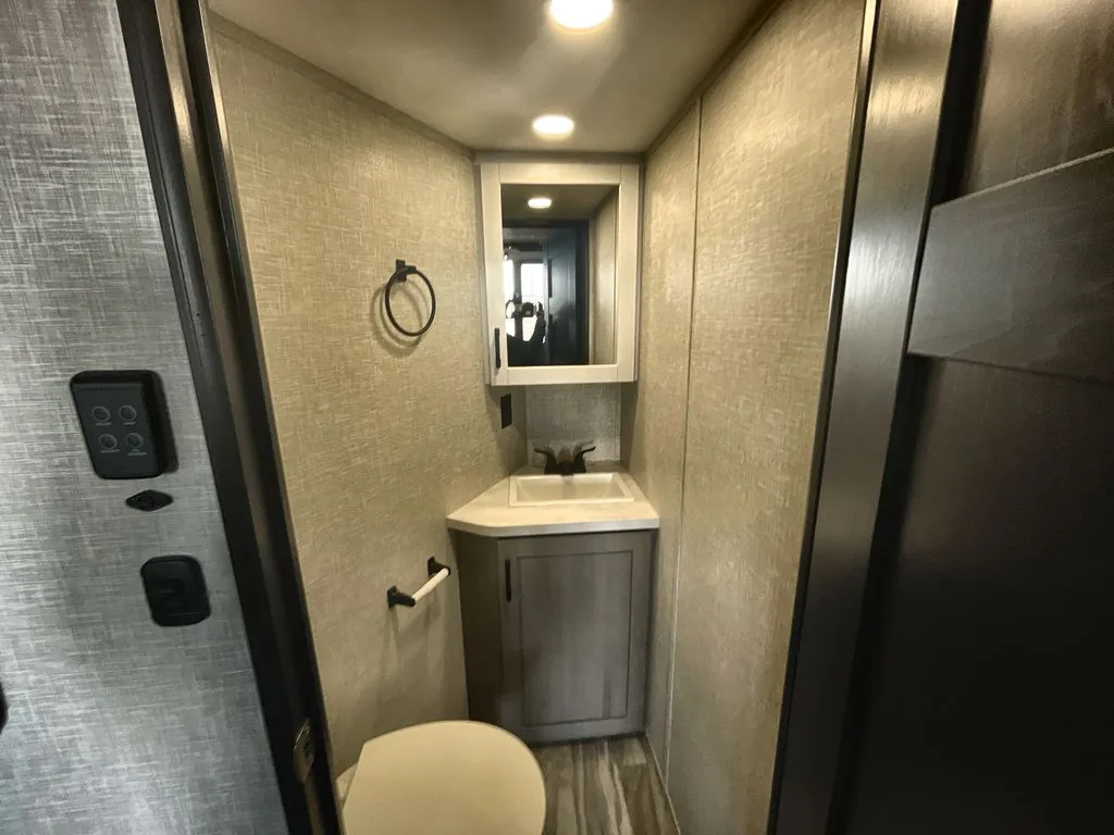 2025 Jayco Seismic Luxury Series 4113, Photos photo 18