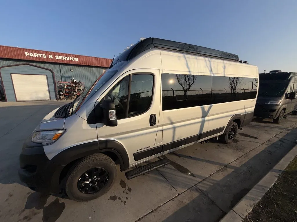 2026 Airstream Rangeline 21 - Photo 3