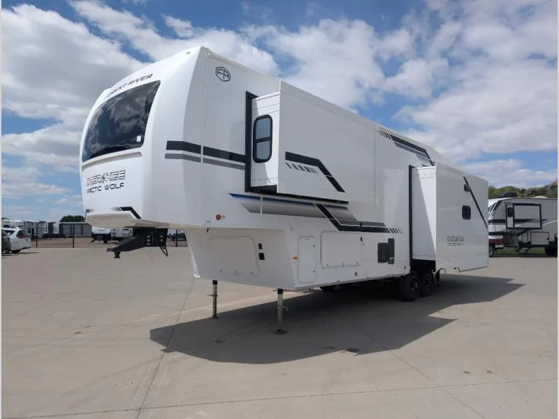 2026 Forest River Cherokee Arctic Wolf 3250SUITE - Photo 3