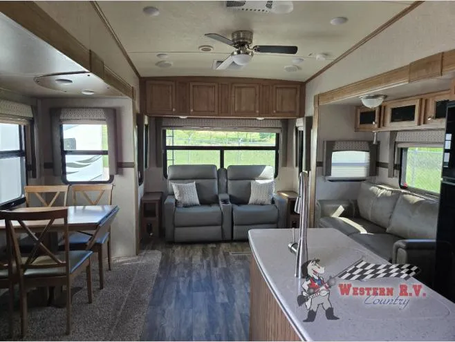 2018 Forest River RV Flagstaff Classic Super Lite 8529IKBS - Photo 3