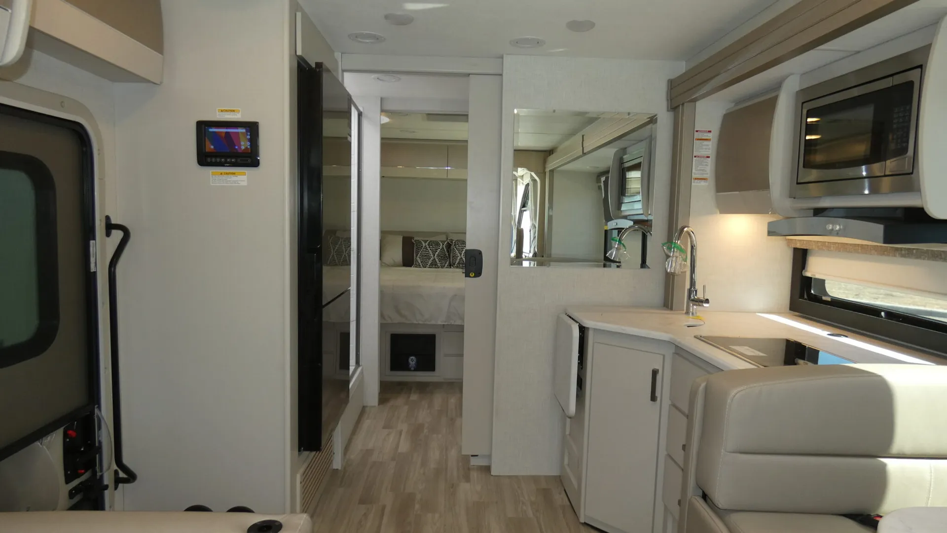 2026 Thor Motor Coach Vegas 281 - Photo 3