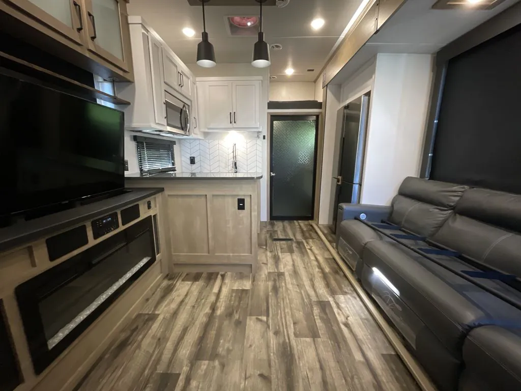 2022 Keystone Raptor 351, Photos photo 4