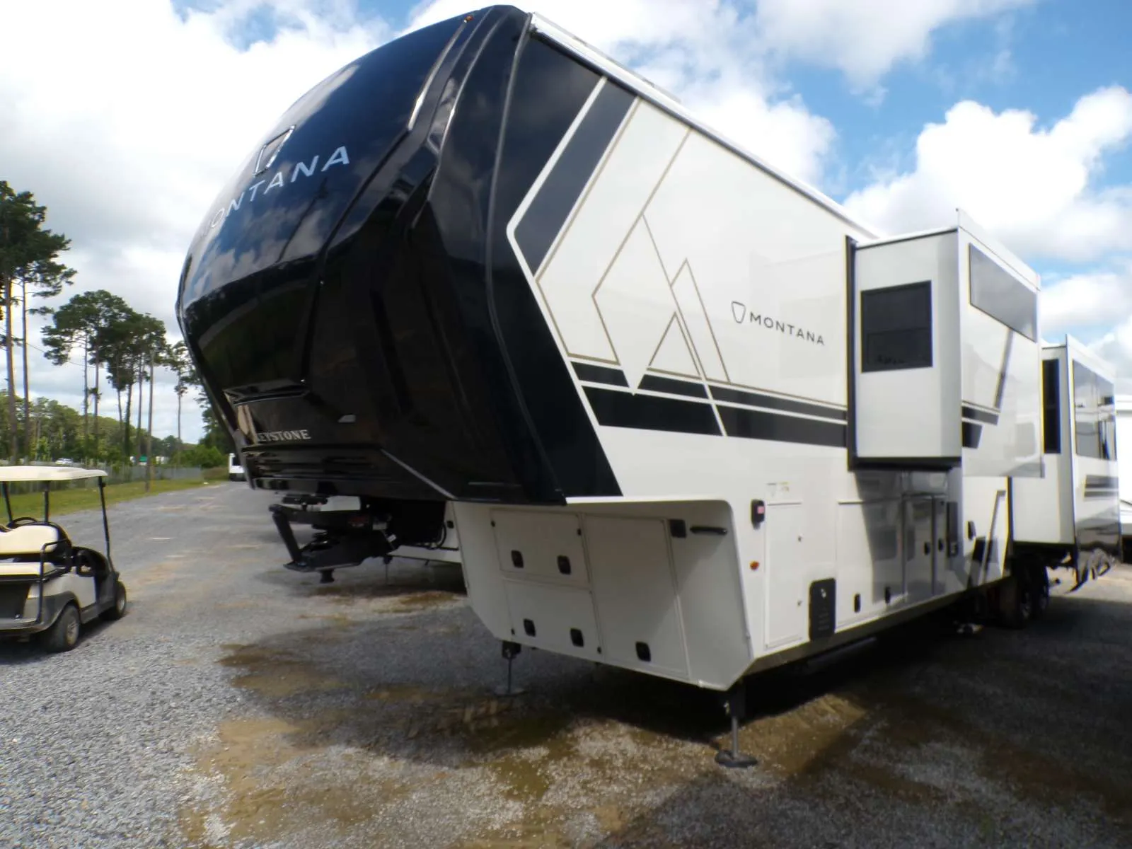 2026 Keystone Montana 3900RK - Photo 4