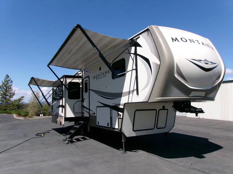 2019 Keystone Montana 3120RL - Photo 3